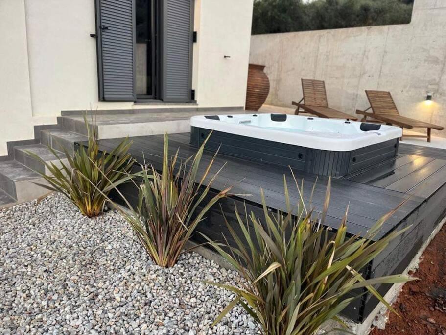 Ek Ornelakis, Luxury Country House With Jacuzzi Chania  Екстер'єр фото